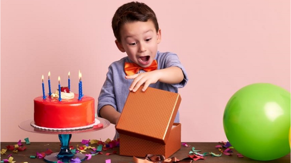 Gợi ý 20 món quà sinh nhật cho bé trai theo từng độ tuổi