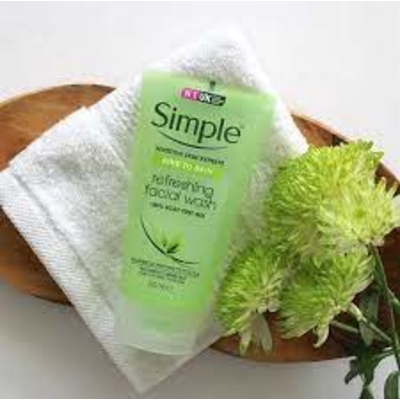 Sữa rửa mặt Simple Kind To Skin Refreshing Facial Wash