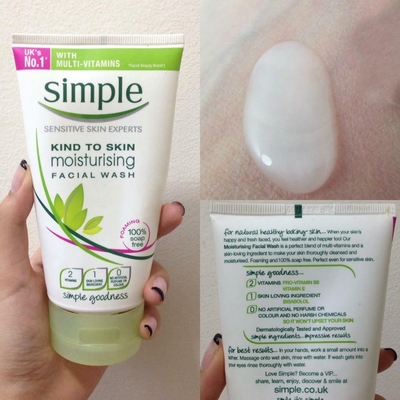 Sữa rửa mặt Simple Moisturising Facial Wash